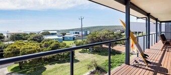 Breakaway: Bay Views, Games & Beach Bliss