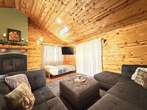 TV, peis og kontorer