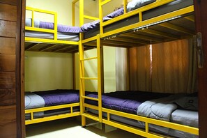 4 habitaciones, escritorio y wifi gratis