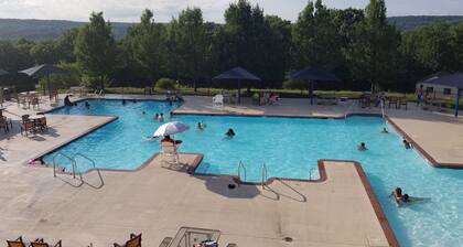 Cozy Cabin Escape in SawCreek Estates with pools, racquet sports, skiing & more