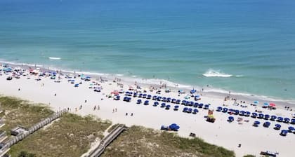 Luxury oceanfront condo w/ Breathtaking views. Lazy River, pools, hot tubs.