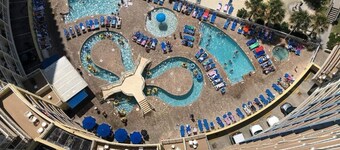 息をのむような景色を望むオーシャンフロントの高級コンドミニアム。 レイジーリバー、プール、ホットタブ。