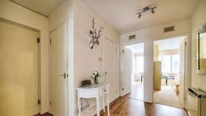 2 chambres, fer et planche à repasser, draps fournis