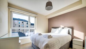 Unclassified image, 2 of 33, button - Bright 2BR Flat With Good Links To City Centre (Edinburgh)