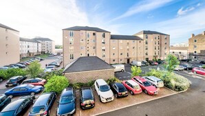 Unclassified image, 3 of 33, button - Bright 2BR Flat With Good Links To City Centre (Edinburgh)