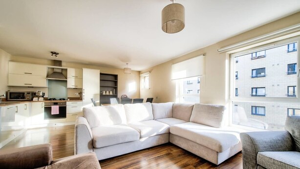 Unclassified image, 1 of 33, button - Bright 2BR Flat With Good Links To City Centre (Edinburgh)