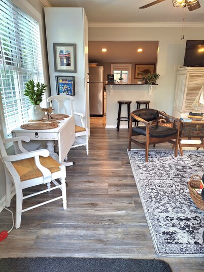 The Artist's Cottage is the ideal home away from home!