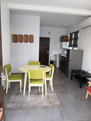 Apartment, 2 Bedrooms (3 Guests) | Living area