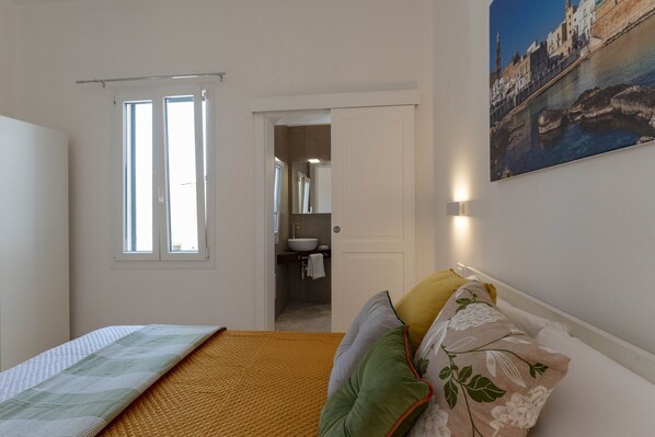 2 bedrooms, WiFi, bed sheets - Historic citycentre apartment with breathtaking views (Monopoli)