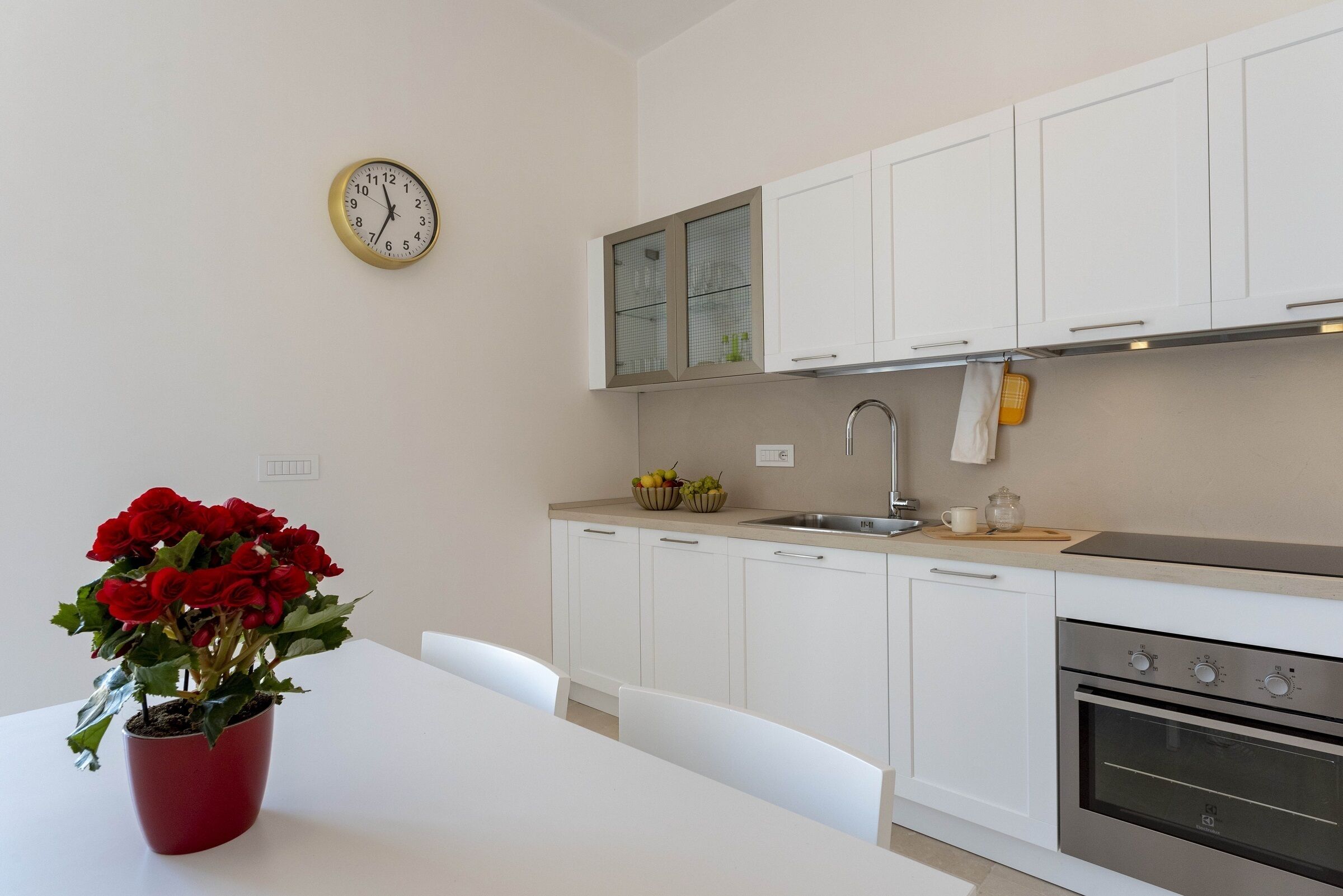 Frigorifero, forno, macchina per tè/caffè, bollitore elettrico