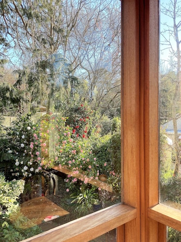 Unwind Holidays Camellia Cottage: Hideaway in the Picturesque Adelaide Hills.