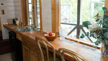 Microwave, coffee/tea maker, toaster, cookware/dishes/utensils