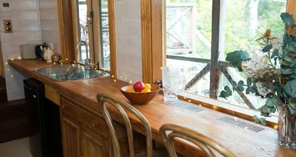 Unwind Holidays Camellia Cottage: Hideaway in the Picturesque Adelaide Hills.