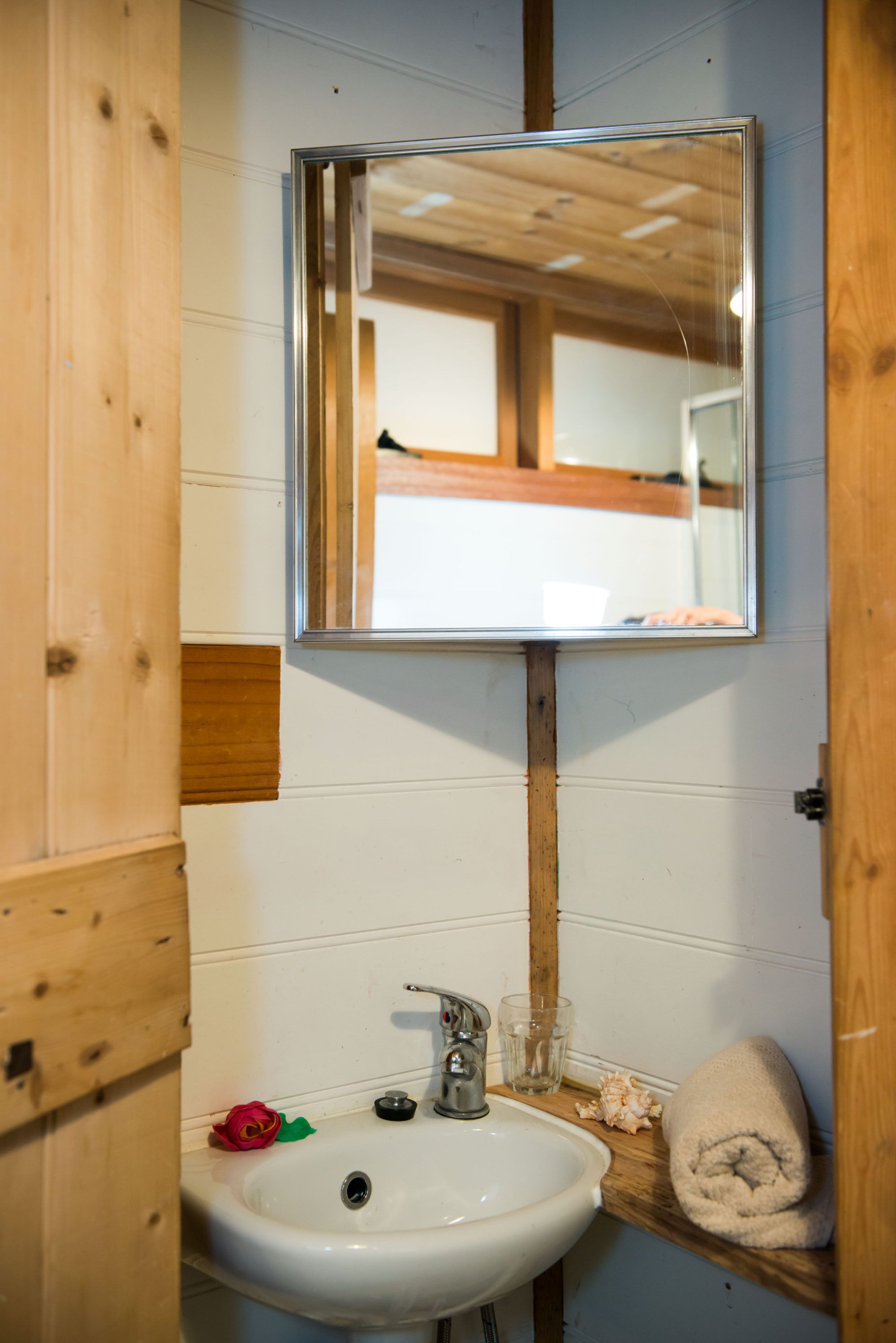 Unwind Holidays Camellia Cottage: Hideaway in the Picturesque Adelaide Hills. — image 16