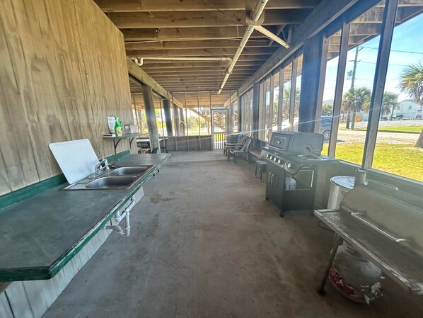 Outdoor dining - La Bon Vie - Coastal Realty Group (Grand Isle)