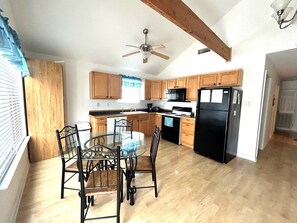 Dining - La Bon Vie - Coastal Realty Group (Grand Isle)