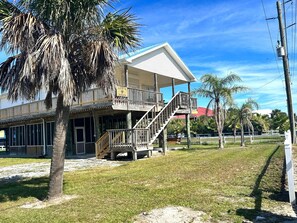 Exterior - La Bon Vie - Coastal Realty Group (Grand Isle)