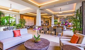 Interior - AMAZING VIEW! 1 Unit Back From Oceanfront, 1 Bed/2 Bath.  Sleeps up to 4. (Lahaina)