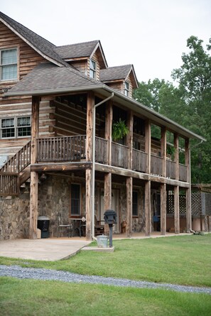Exterior - Rustic Log Lodge Overlooking Water and Mountain Views (Stanley)