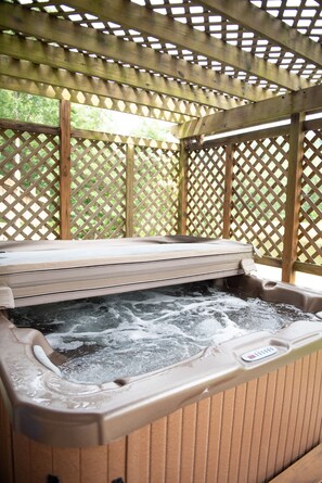 Property grounds - Rustic Log Lodge Overlooking Water and Mountain Views (Stanley)