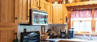  Rustic Log Lodge Overlooking Water and Mountain Views
