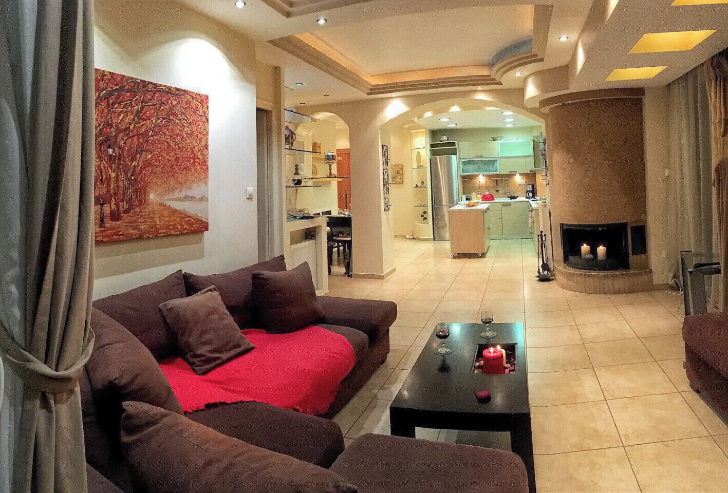 Smart TV, fireplace, Netflix, streaming services