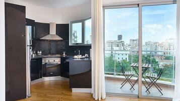 Fridge, microwave, oven, coffee/tea maker