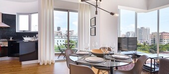 UPSCALE 1BR, near BLUE MALL | ROOFTOP| YellowKey