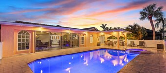 Water Front Home med oppvarmet basseng og boblebad, 2 Master Suites og en flytende dokk