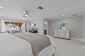 2 habitaciones, escritorio, tabla de planchar con plancha y wifi gratis