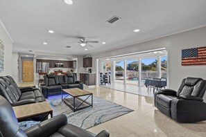 Smart TV, reproductor de DVD, libros y videoteca