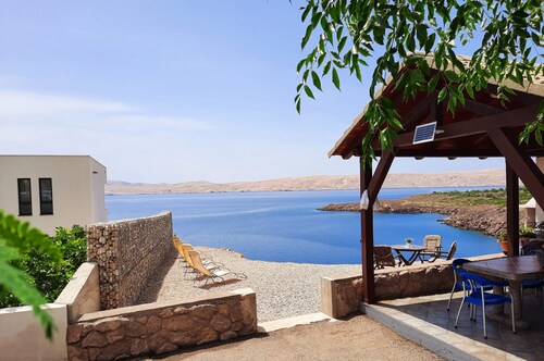 Villa Mihaela - Beachfront Apartment "Ika" mit Meerblick und Pool