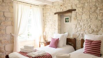 10 bedrooms, iron/ironing board, WiFi