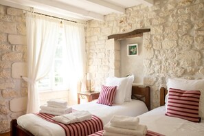 10 bedrooms, iron/ironing board, WiFi