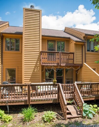 Cozy, Beautifully Furnished Condo 10  Minutes to Ski Resorts