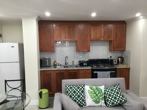 Cookware/dishes/utensils