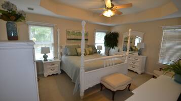 3 makuuhuonetta, silitysrauta/-lauta, Wi-Fi, vuodevaatteet