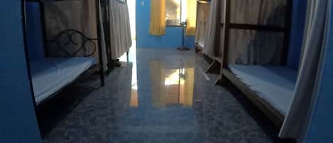 3 bedrooms, in-room safe, internet, bed sheets