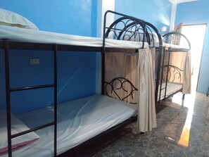 3 bedrooms, in-room safe, internet, bed sheets - mixed-dormitory room (Coron Town Proper)
