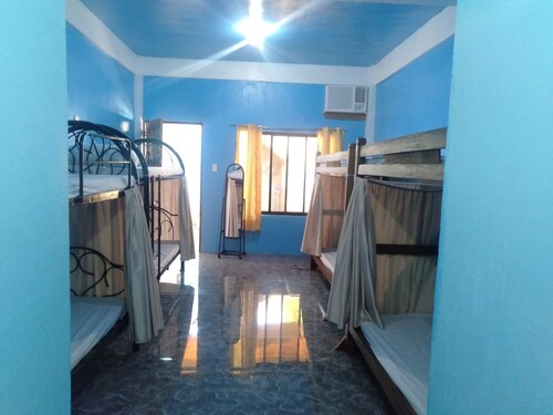 mixed-dormitory room