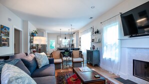A modern living room with a sofa, chairs, a coffee table, and a fireplace. - Game day 3/2. 5 in charming Watkinsville downtown! (Watkinsville)