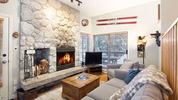 Télévision, cheminée