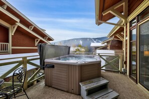 Bañera de hidromasaje al aire libre