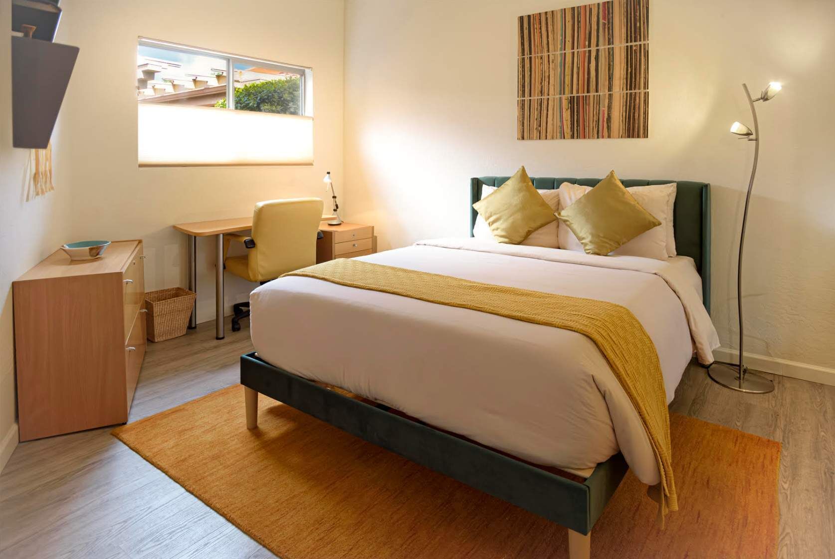 3 bedrooms, desk, iron/ironing board, free WiFi