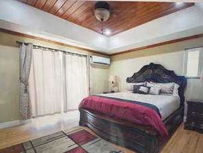 4 bedrooms, in-room safe, iron/ironing board, WiFi