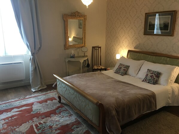 2 habitaciones, tabla de planchar con plancha, wifi y ropa de cama 