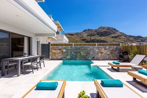Outdoor pool, pool loungers