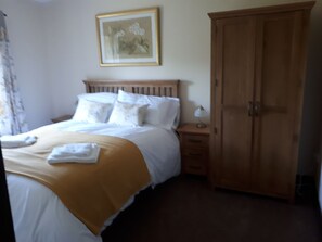 5 chambres, fer et planche à repasser, Wi-Fi, draps fournis