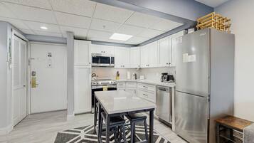 冰箱、微波炉、烤箱、炉灶