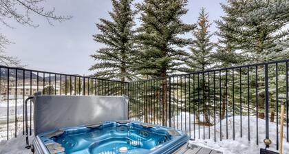 Pristine condo in Frisco w/views of Lake Dillon w/hot tub access on rec path